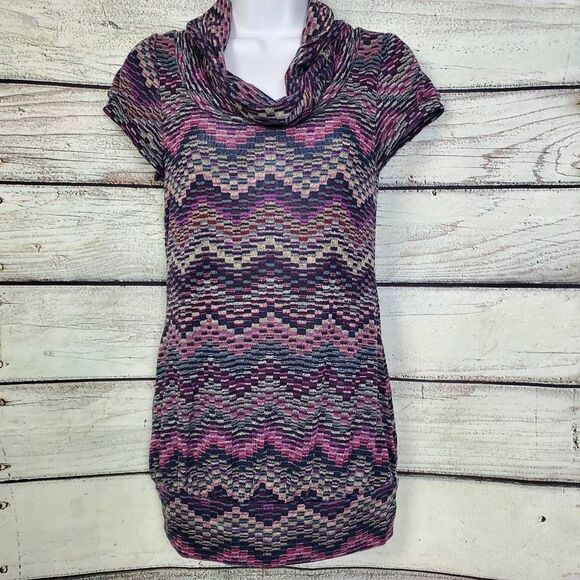Maurices Small Chevron Cowl Neck Short Sleeve Tunic Top Stretch Pink Purple - Picture 1 of 6